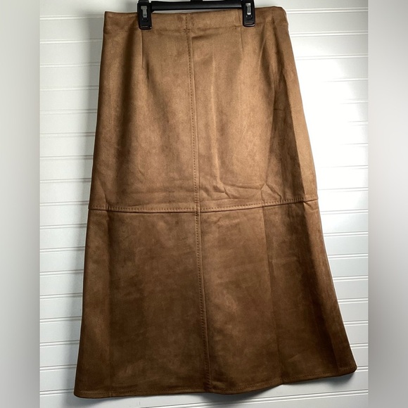 Max Studio NWT Women's Faux Suede A-Line Midi Skirt Size Large - Picture 3 of 7